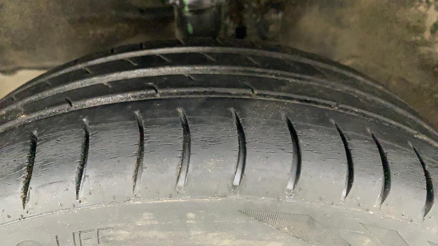 2010 Maruti Wagon R 1.0 VXI, Petrol, Manual, 59,180 km, Left Front Tyre Tread