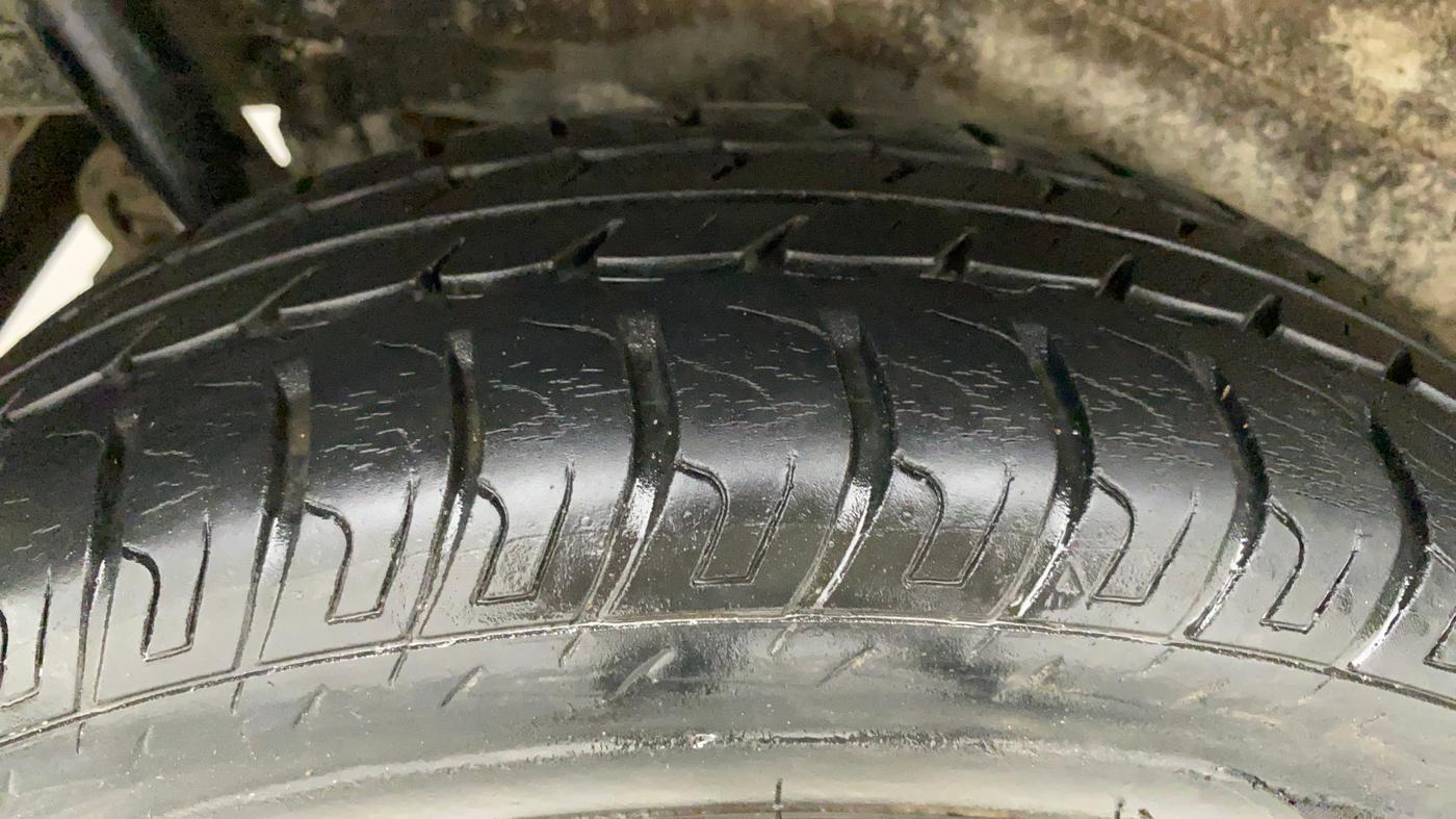 2010 Maruti Wagon R 1.0 VXI, Petrol, Manual, 59,180 km, Right Rear Tyre Tread