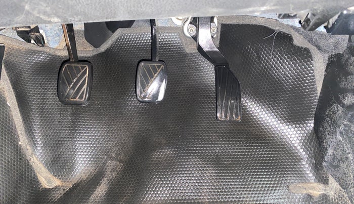 2015 Maruti Swift VXI, Petrol, Manual, 1,48,537 km, Pedals