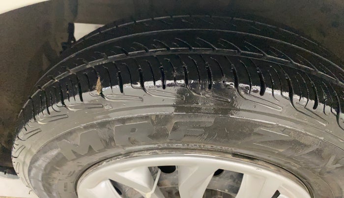 2015 Maruti Swift VXI, Petrol, Manual, 1,48,537 km, Left Front Tyre Tread