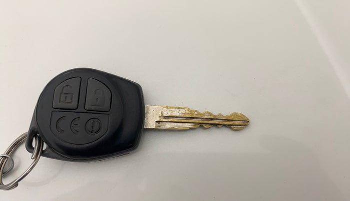 2015 Maruti Swift VXI, Petrol, Manual, 1,48,537 km, Key Close Up