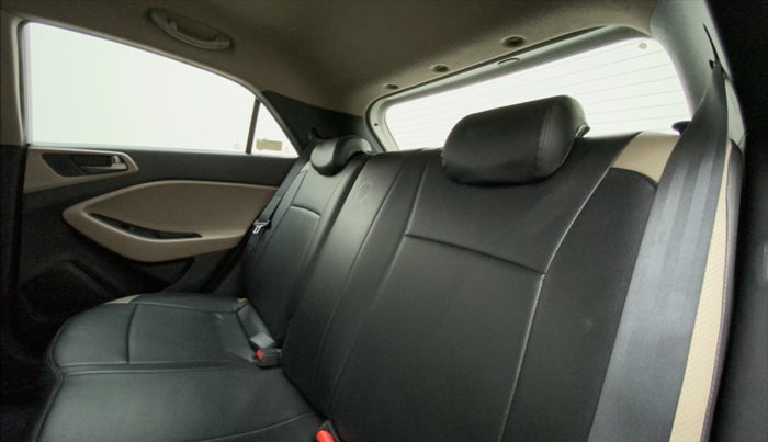 2016 Hyundai Elite i20 ASTA 1.2 (O), Petrol, Manual, 91,660 km, Right Side Rear Door Cabin