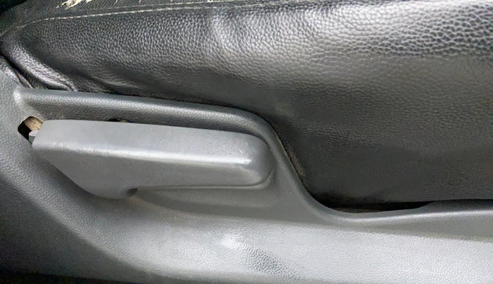 2014 Maruti Ritz VXI, CNG, Manual, 54,463 km, Driver Side Adjustment Panel