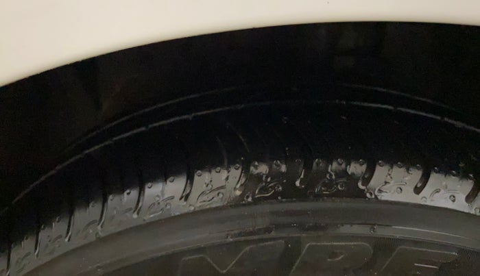 2016 Ford New Figo TITANIUM 1.2 PETROL MT, Petrol, Manual, 56,758 km, Left Front Tyre Tread