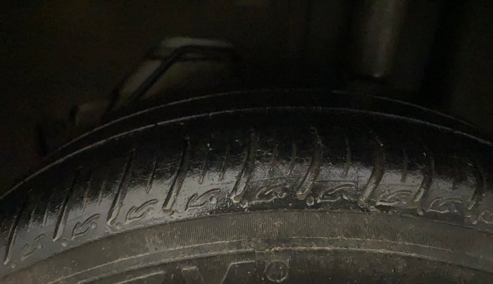 2016 Ford New Figo TITANIUM 1.2 PETROL MT, Petrol, Manual, 56,758 km, Left Rear Tyre Tread