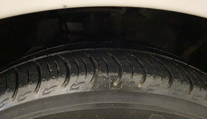 2016 Ford New Figo TITANIUM 1.2 PETROL MT, Petrol, Manual, 56,758 km, Right Front Tyre Tread