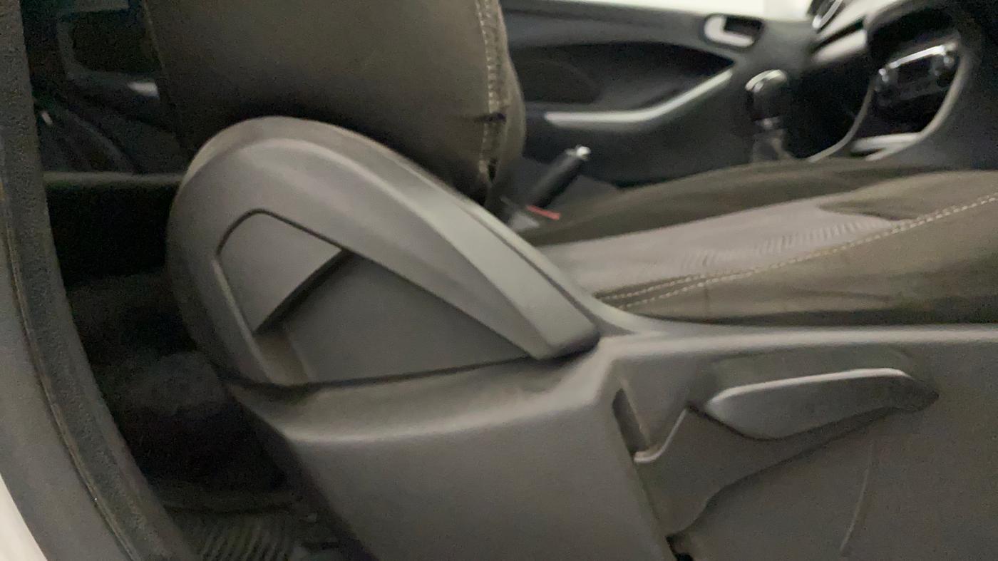 2016 Ford New Figo TITANIUM 1.2 PETROL MT, Petrol, Manual, 56,920 km, Driver Side Adjustment Panel