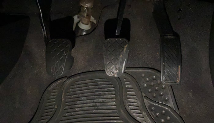 2016 Ford New Figo TITANIUM 1.2 PETROL MT, Petrol, Manual, 56,758 km, Pedals