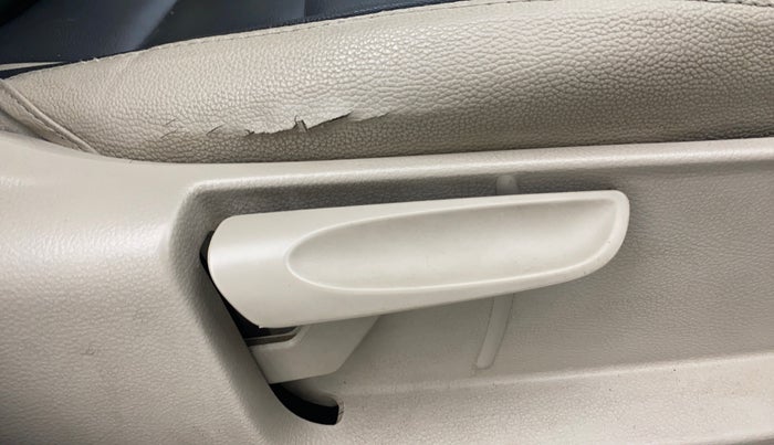 2013 Volkswagen Polo COMFORTLINE 1.2L, Diesel, Manual, 1,22,329 km, Driver Side Adjustment Panel