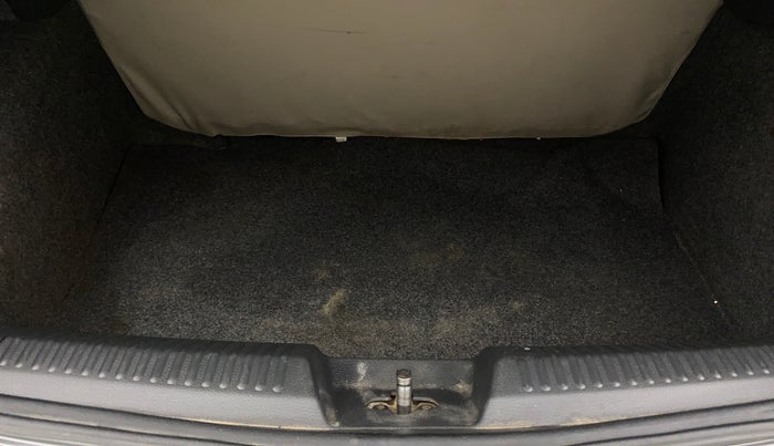 2013 Volkswagen Polo COMFORTLINE 1.2L, Diesel, Manual, 1,22,329 km, Boot Inside