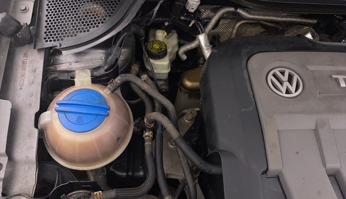 2013 Volkswagen Polo COMFORTLINE 1.2L, Diesel, Manual, 1,22,329 km, Engine View - Right