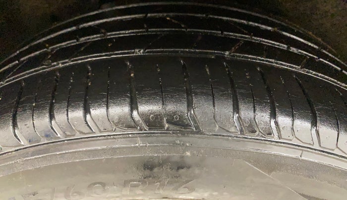 2017 Maruti Vitara Brezza ZDI PLUS, Diesel, Manual, 82,816 km, Right Rear Tyre Tread