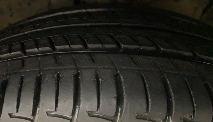 2017 Maruti Ertiga VXI AT, Petrol, Automatic, 15,474 km, Right Front Tyre Tread