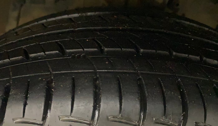 2017 Maruti Ertiga VXI AT, Petrol, Automatic, 15,474 km, Left Front Tyre Tread