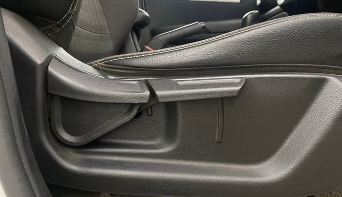 2021 KIA SONET HTK PLUS 1.0 IMT, Petrol, Manual, 62,737 km, Driver Side Adjustment Panel