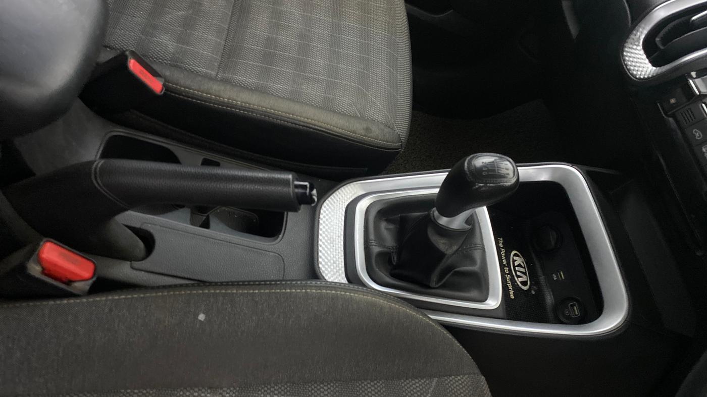 2021 KIA SONET HTK PLUS 1.0 IMT, Petrol, Manual, 62,737 km, Gear Lever