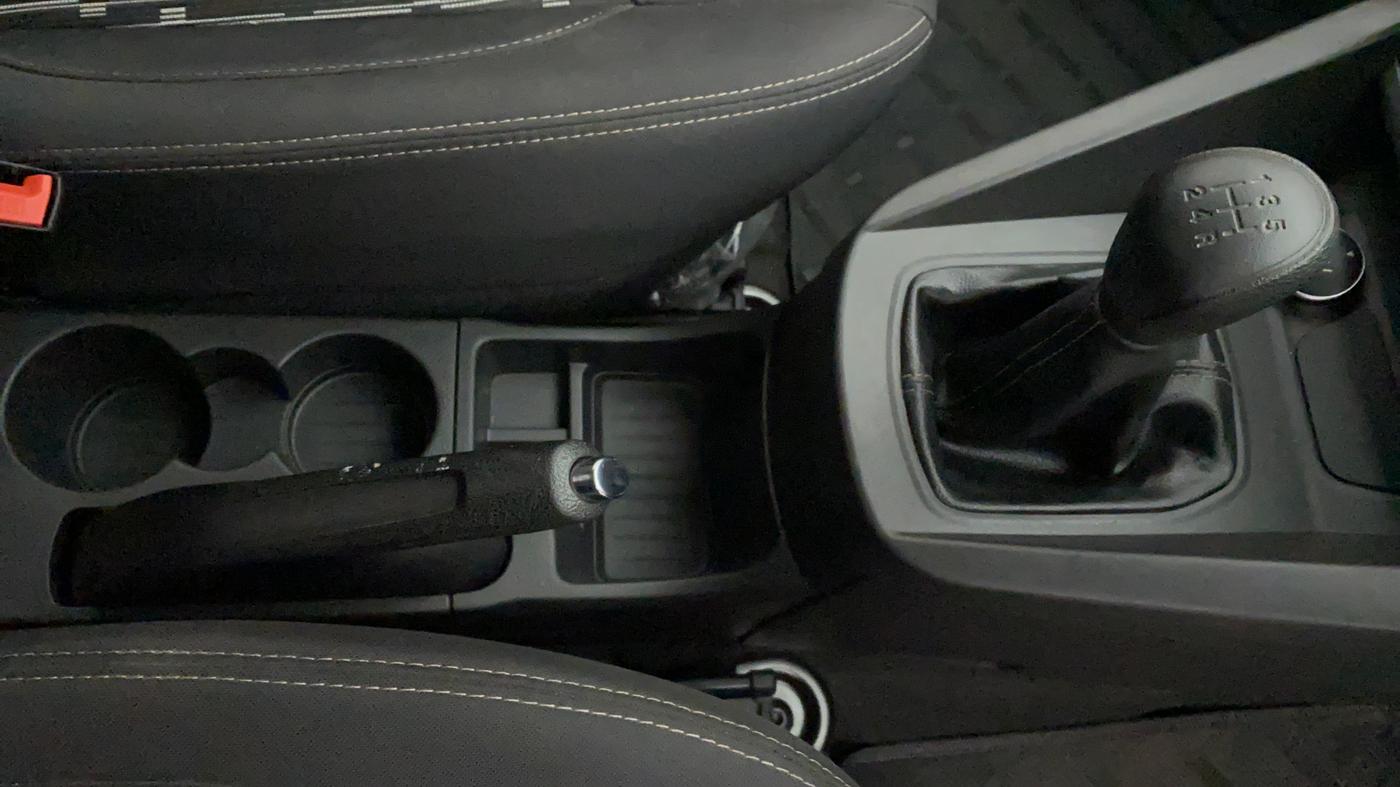 2020 Ford New Figo TITANIUM 1.2 PETROL MT, Petrol, Manual, 10,342 km, Gear Lever