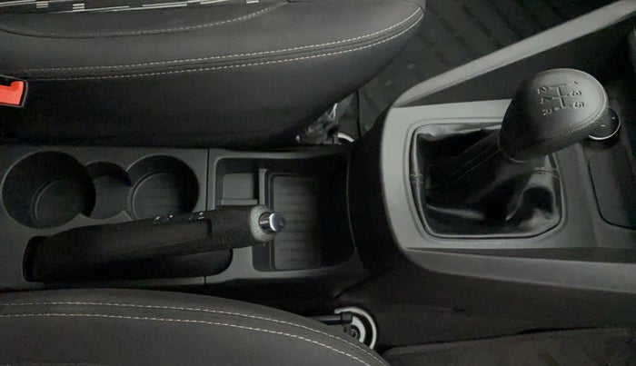 2020 Ford New Figo TITANIUM 1.2 PETROL MT, Petrol, Manual, 10,342 km, Gear Lever