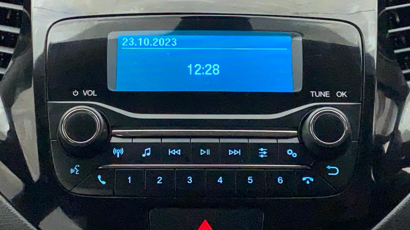 2020 Ford New Figo TITANIUM 1.2 PETROL MT, Petrol, Manual, 10,342 km, Infotainment System