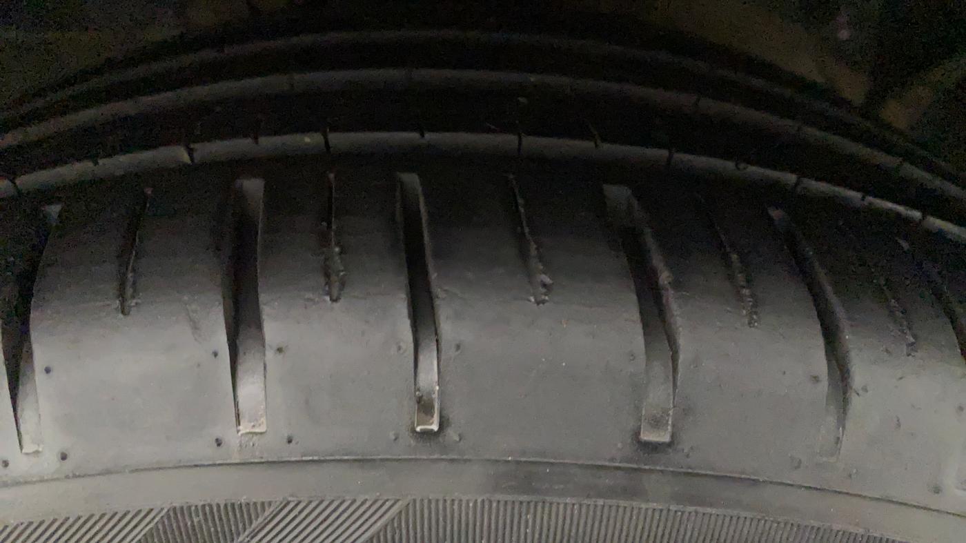 2020 Ford New Figo TITANIUM 1.2 PETROL MT, Petrol, Manual, 10,342 km, Right Front Tyre Tread