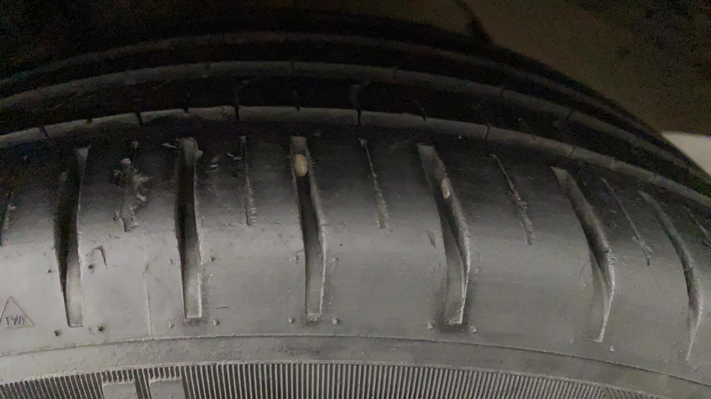 2020 Ford New Figo TITANIUM 1.2 PETROL MT, Petrol, Manual, 10,342 km, Left Front Tyre Tread