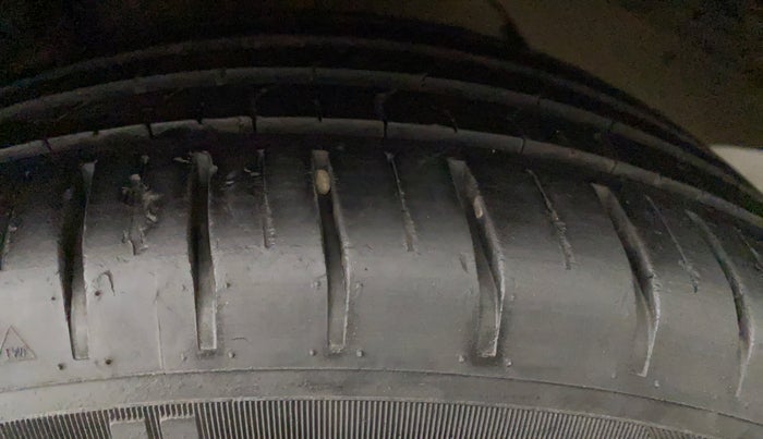 2020 Ford New Figo TITANIUM 1.2 PETROL MT, Petrol, Manual, 10,342 km, Left Front Tyre Tread
