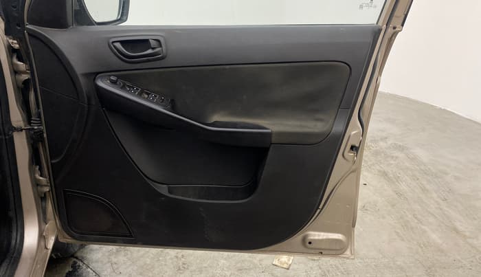 2015 Tata Zest XMS PETROL, Petrol, Manual, 97,267 km, Driver Side Door Panels Control
