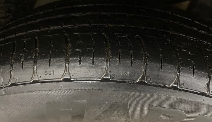 2015 Tata Zest XMS PETROL, Petrol, Manual, 97,267 km, Right Front Tyre Tread