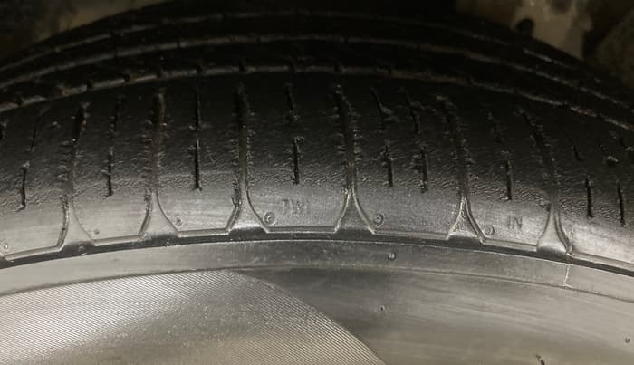 2015 Tata Zest XMS PETROL, Petrol, Manual, 97,267 km, Left Front Tyre Tread