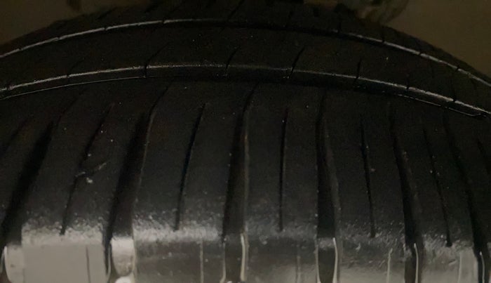 2016 Volkswagen Ameo HIGHLINE1.5L, Diesel, Manual, 93,203 km, Left Front Tyre Tread