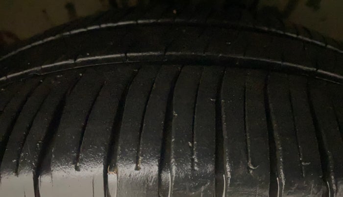 2016 Volkswagen Ameo HIGHLINE1.5L, Diesel, Manual, 93,203 km, Right Front Tyre Tread