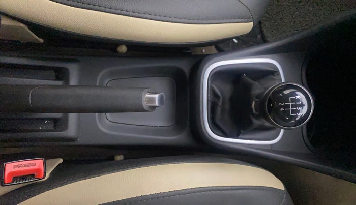 2016 Volkswagen Ameo HIGHLINE1.5L, Diesel, Manual, 93,203 km, Gear Lever