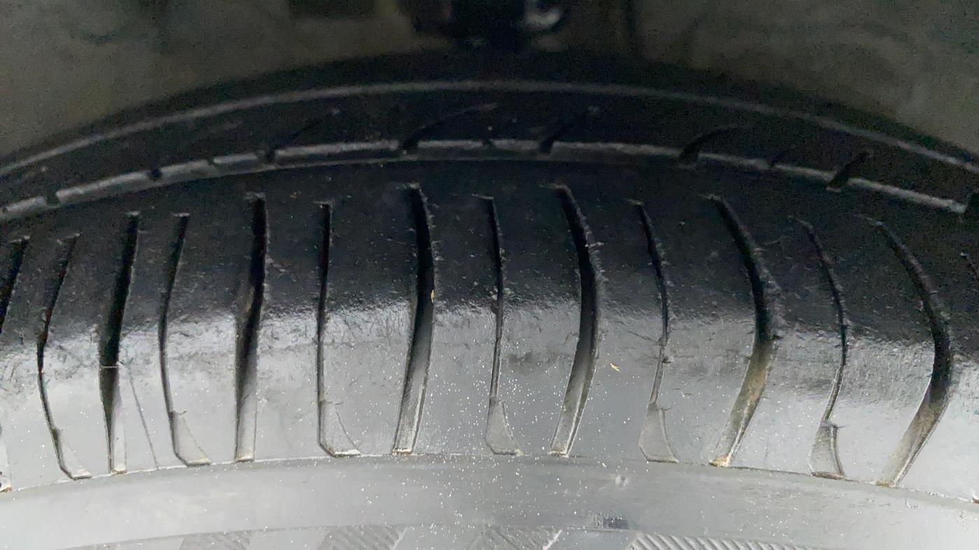 2011 Hyundai i10 MAGNA 1.2 KAPPA2, Petrol, Manual, 72,861 km, Right Front Tyre Tread
