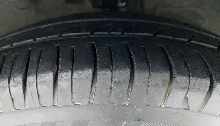 2011 Hyundai i10 MAGNA 1.2 KAPPA2, Petrol, Manual, 72,861 km, Right Front Tyre Tread