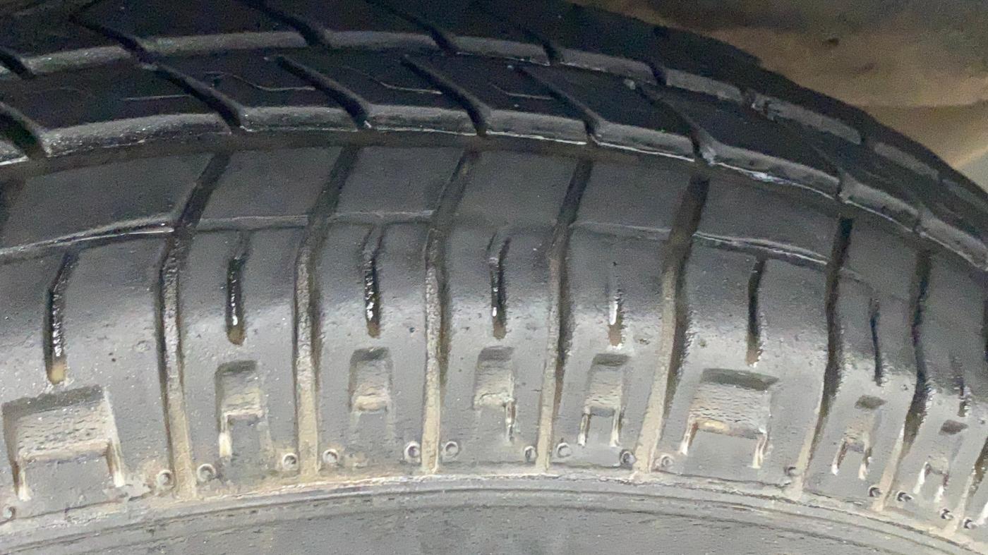 2018 Maruti Wagon R 1.0 LXI CNG OPT, CNG, Manual, 98,065 km, Right Rear Tyre Tread