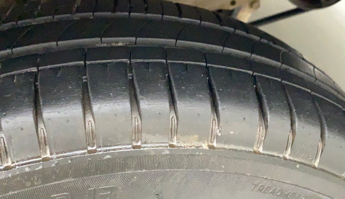 2018 Maruti Wagon R 1.0 LXI CNG OPT, CNG, Manual, 98,065 km, Right Front Tyre Tread