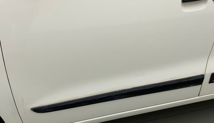 2018 Maruti Wagon R 1.0 LXI CNG OPT, CNG, Manual, 98,065 km, Front passenger door - Slightly dented