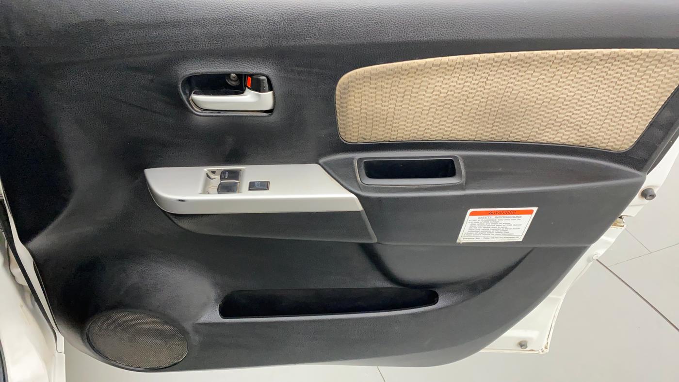 2018 Maruti Wagon R 1.0 LXI CNG OPT, CNG, Manual, 98,065 km, Driver Side Door Panels Control