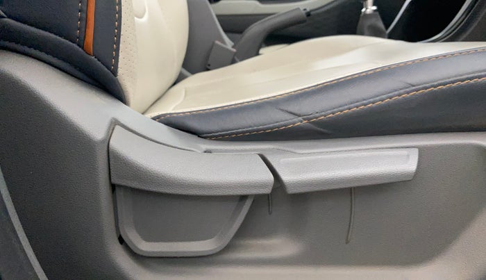 2024 Hyundai Creta E 1.5 PETROL, Petrol, Manual, 20,038 km, Driver Side Adjustment Panel