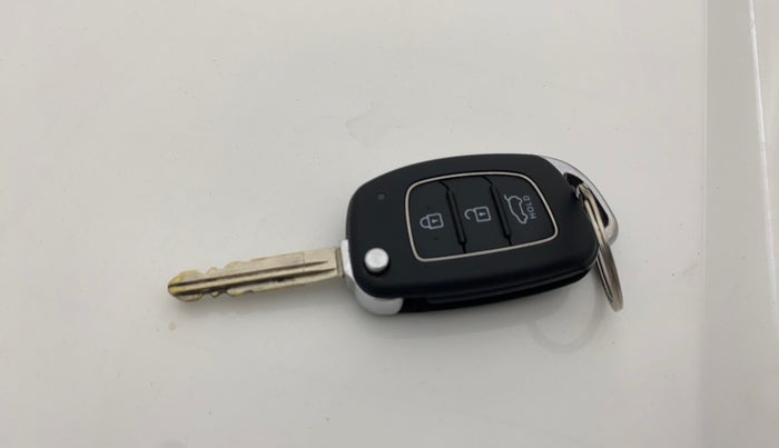 2024 Hyundai Creta E 1.5 PETROL, Petrol, Manual, 20,038 km, Key Close Up