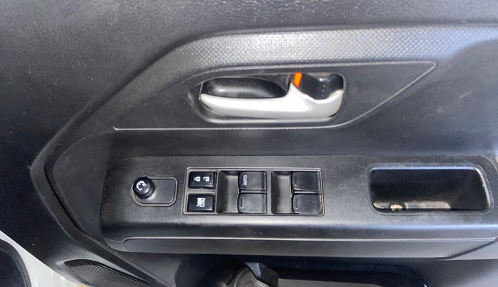 2021 Maruti New Wagon-R VXI 1.0, Petrol, Manual, 17,277 km, Driver Side Door Panels Control