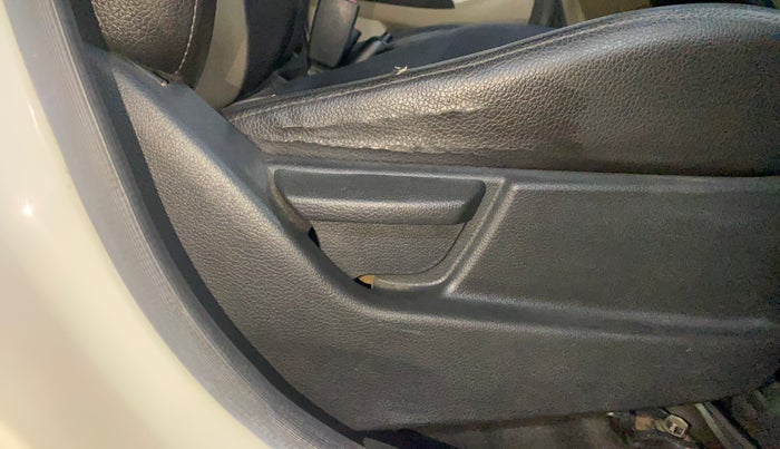 2016 Hyundai Eon ERA +, Petrol, Manual, 47,904 km, Driver Side Adjustment Panel