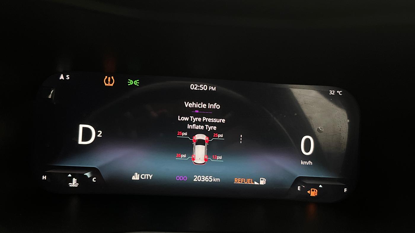 2023 Tata NEXON FEARLESS PURPLE + SUNROOF DUAL TONE 1.2 PETROL, Petrol, Manual, 20,347 km, Odometer Image