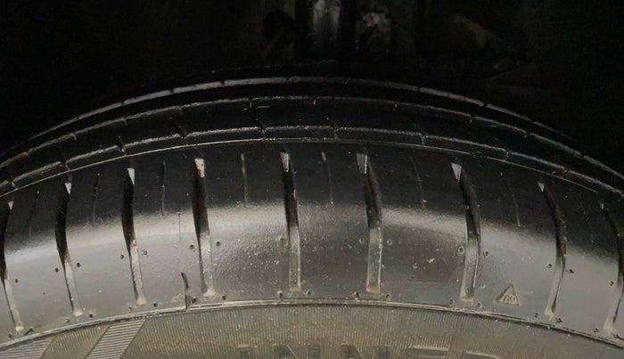 2016 Maruti Baleno DELTA PETROL 1.2, Petrol, Manual, 55,931 km, Right Front Tyre Tread