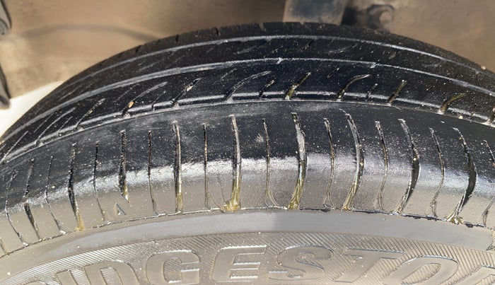 2014 Maruti Wagon R 1.0 LXI, Petrol, Manual, 80,116 km, Left Front Tyre Tread