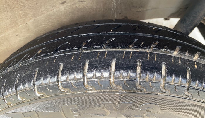 2014 Maruti Wagon R 1.0 LXI, Petrol, Manual, 80,116 km, Left Rear Tyre Tread