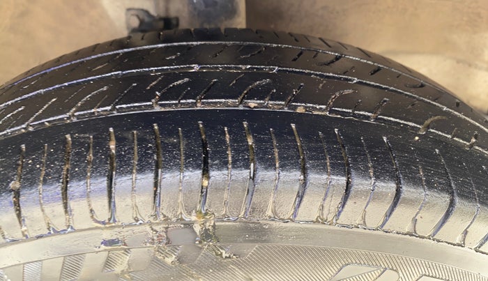 2014 Maruti Wagon R 1.0 LXI, Petrol, Manual, 80,116 km, Right Front Tyre Tread