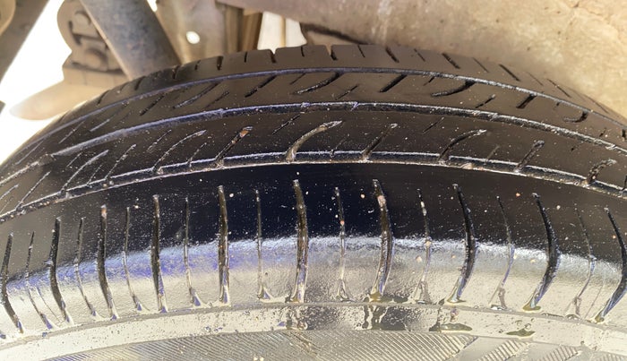 2014 Maruti Wagon R 1.0 LXI, Petrol, Manual, 80,116 km, Right Rear Tyre Tread