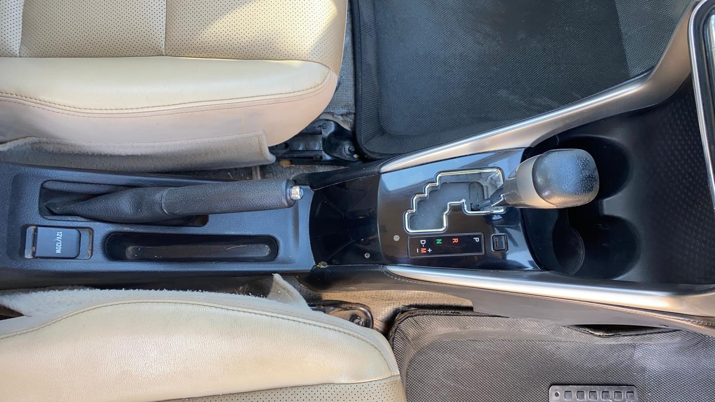 2018 Toyota YARIS VX CVT, Petrol, Automatic, 66,129 km, Gear Lever