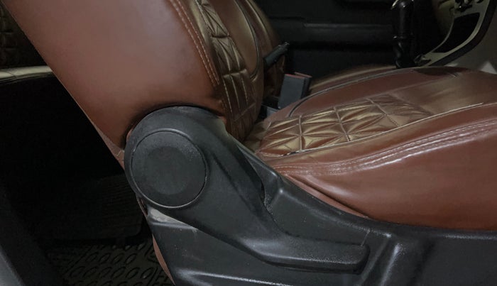 2020 Maruti New Wagon-R LXI CNG 1.0, CNG, Manual, 36,085 km, Driver Side Adjustment Panel